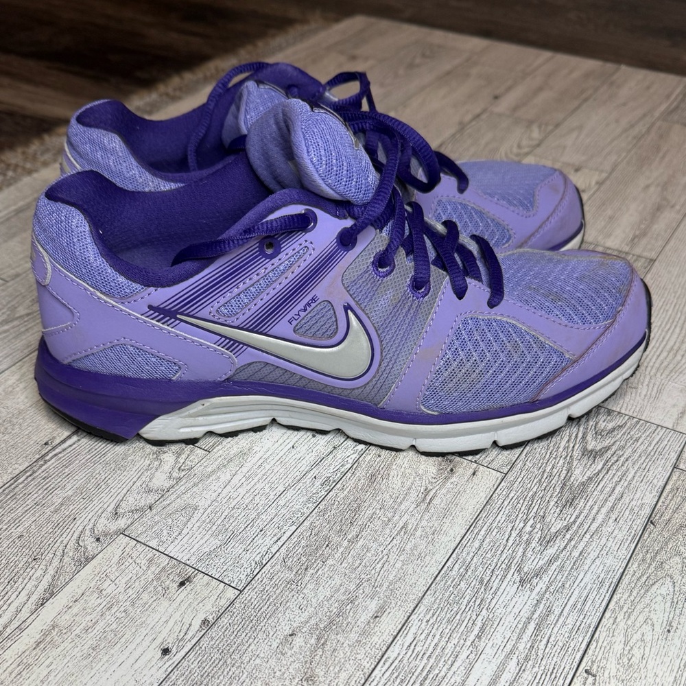 Women’s purple Nike sneakers size 7